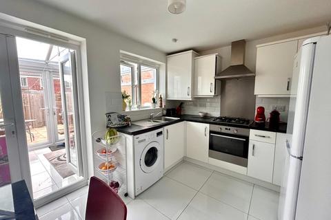 3 bedroom townhouse to rent, Morgana Road , Mansfield, Nottinghamshire