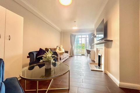 3 bedroom flat to rent, Gloucester Place, London