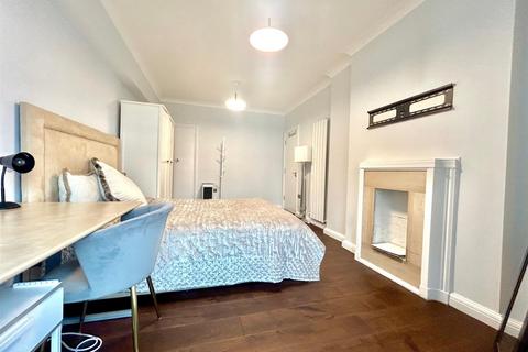 3 bedroom flat to rent, Gloucester Place, London