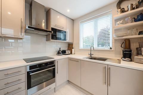 18 Rossdale, Sutton, SM1 4JU