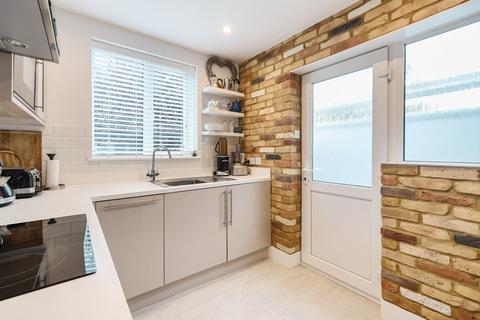 18 Rossdale, Sutton, SM1 4JU