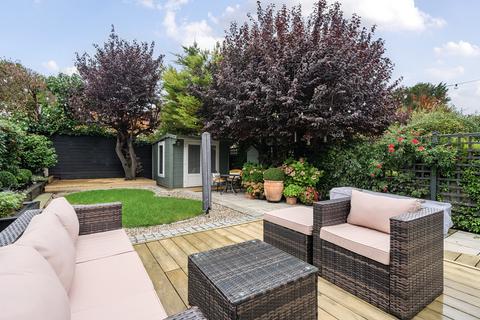 18 Rossdale, Sutton, SM1 4JU