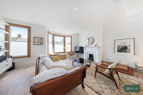 2 bedroom flat for sale, Leghorn Road, London