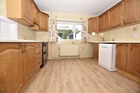 2 bedroom bungalow to rent, The Meadow, Crawley RH10