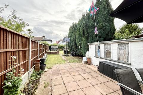 3 bedroom terraced house to rent, Trinity Avenue, Enfield