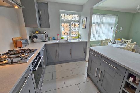 2 bedroom maisonette for sale, Southwick Square, West Sussex BN42