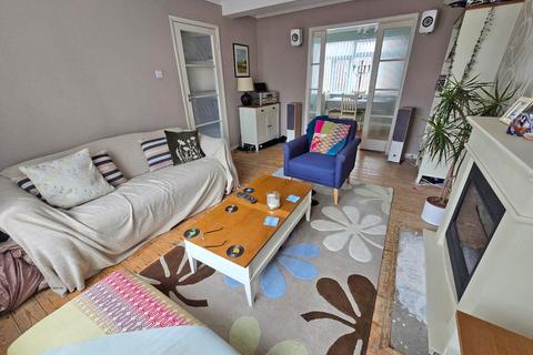 2 bedroom maisonette for sale, Southwick Square, West Sussex BN42