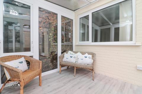 61 Newstead, Tamworth, B79 7UU
