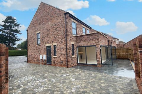 4 bedroom detached house for sale, Holly Road, Uttoxeter