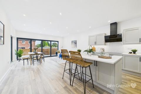 undefined, Holly Road, Uttoxeter
