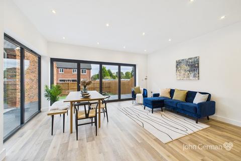 undefined, Holly Road, Uttoxeter