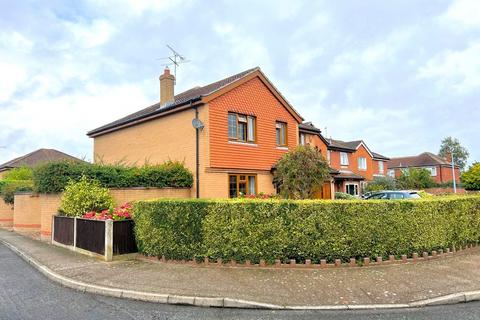 4 bedroom detached house for sale, Long Barrow Drive, North Walsham