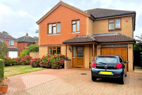 4 bedroom detached house for sale, Long Barrow Drive, North Walsham