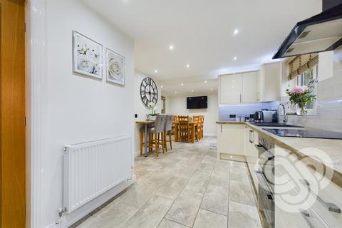 4 bedroom detached house for sale, Demontfort Way, Uttoxeter