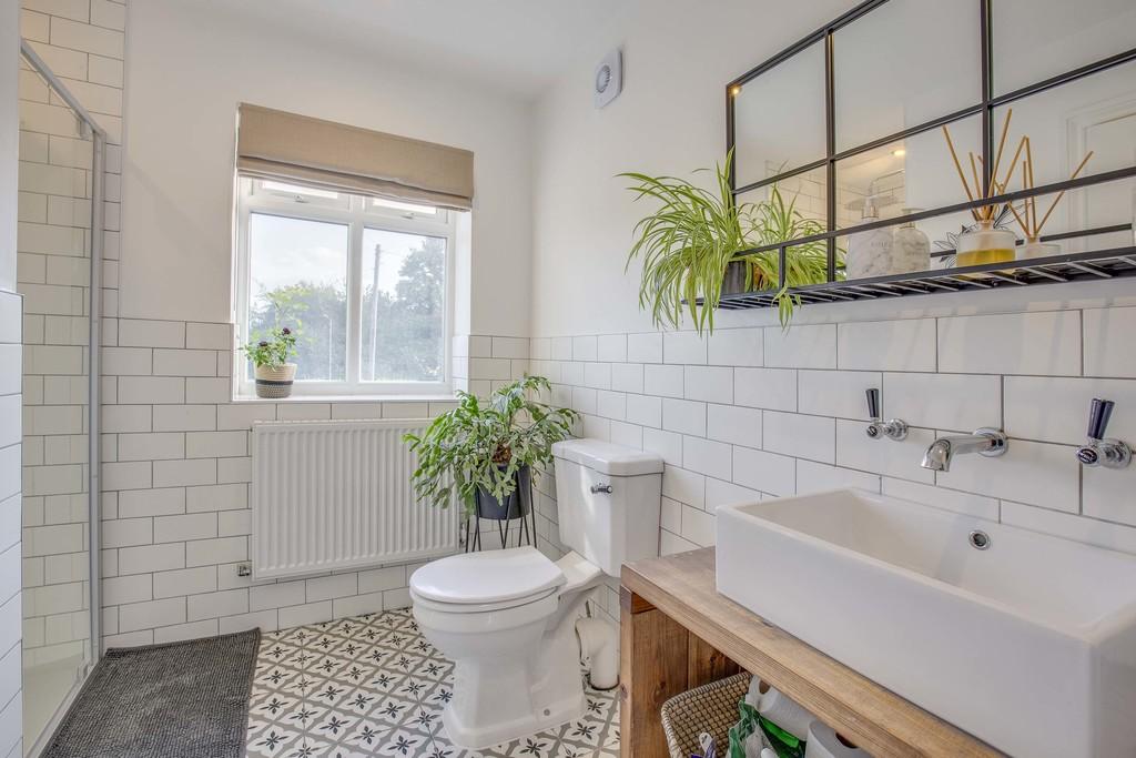 Cloaks Shower Room