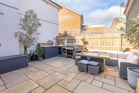 3 Pilgrim Lane, Dorking, RH4 1GQ
