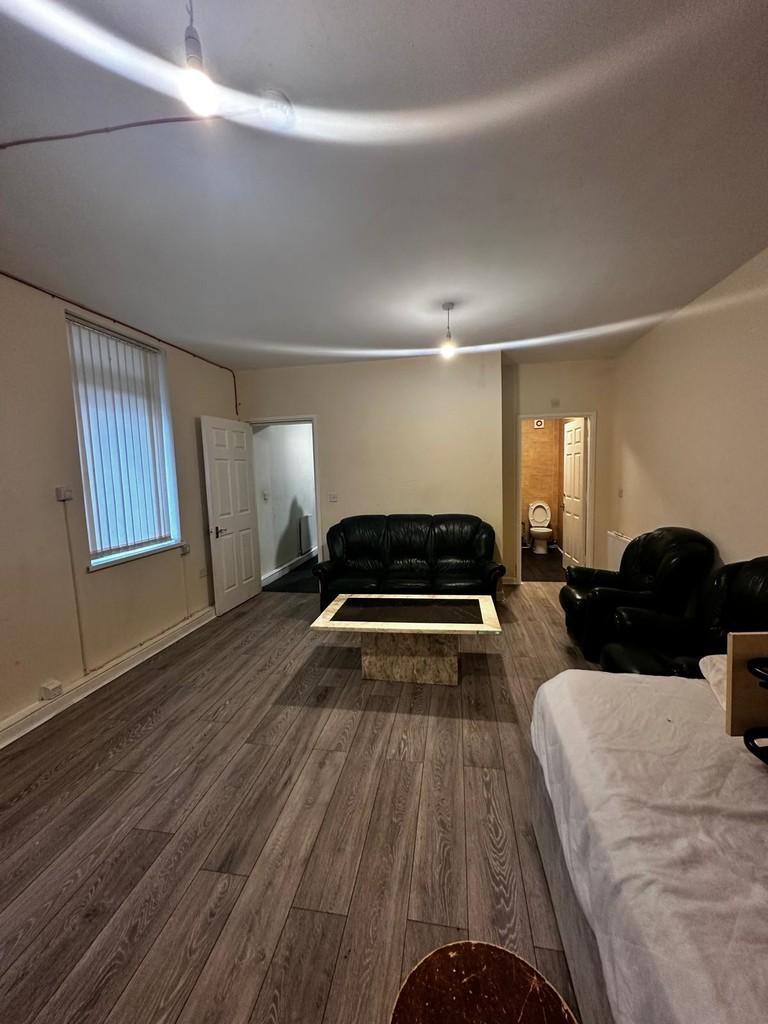 Flat 1 castlereagh