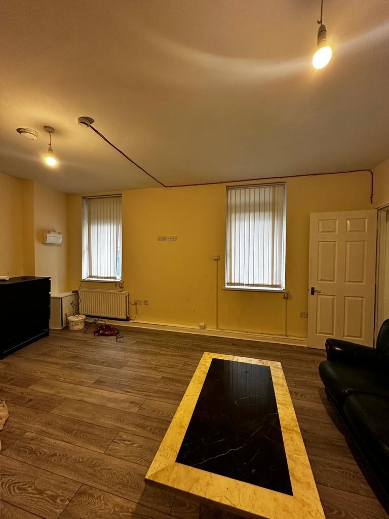 Flat 1 castlereagh 2