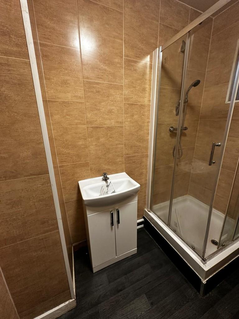 Flat 1 castlereagh 4