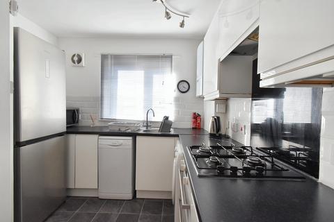 4 bedroom townhouse to rent, Chandlers Walk, Exeter EX2