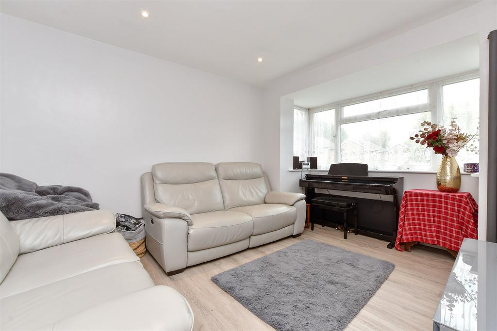 Beaumonts, Salfords, Surrey 3 bed detached house for sale £500,000