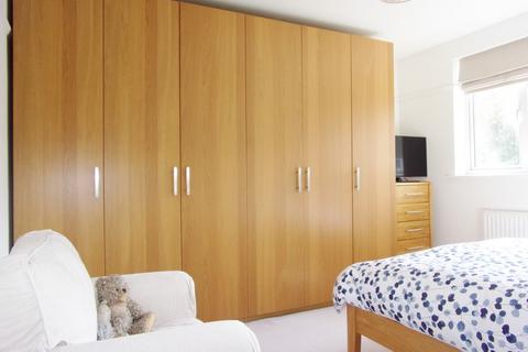 26 Hambledon Gardens, London, SE25 6BU