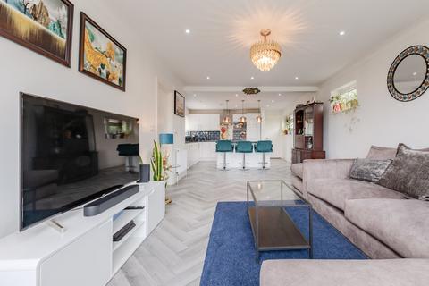 4 Field End, Coulsdon, CR5 2AY