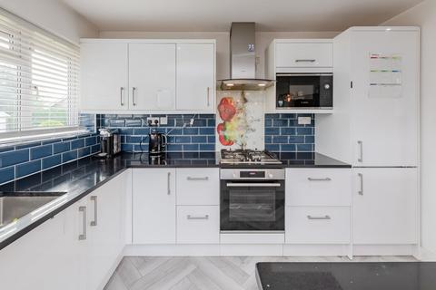 4 Field End, Coulsdon, CR5 2AY