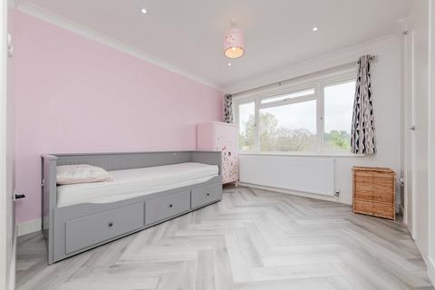 4 Field End, Coulsdon, CR5 2AY