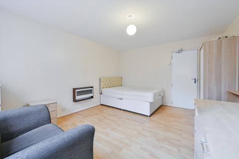 3 bedroom maisonette to rent, Earlsferry Way N1, Islington, London, N1