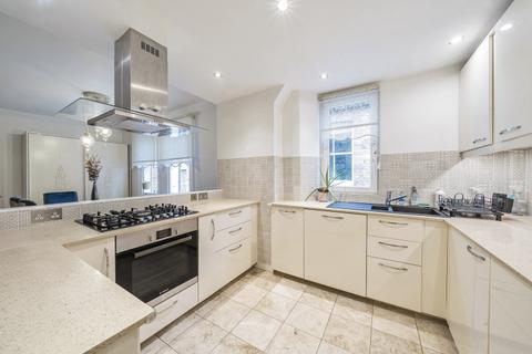 3 bedroom apartment to rent, Bonneville Gardens London SW4