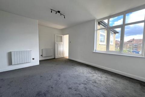 2 bedroom maisonette to rent, Penton Avenue, Staines TW18