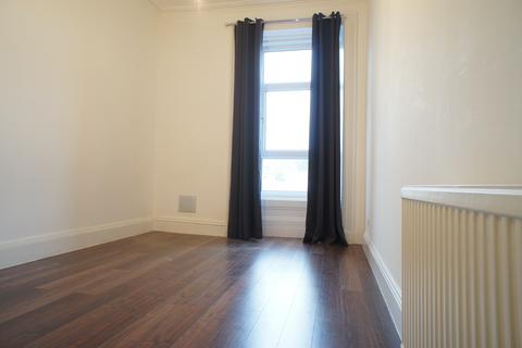 2 bedroom flat to rent, East Princes Street, Helensburgh G84