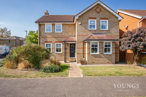 4 bedroom detached house for sale, Elsinor Avenue, Canvey Island, SS8