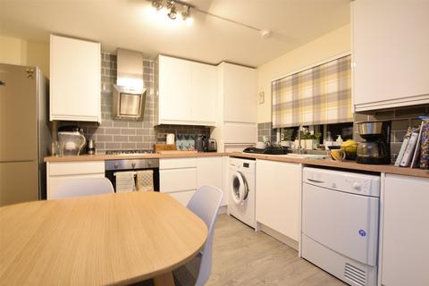 2 bedroom apartment to rent, Marina Way, Abingdon OX14