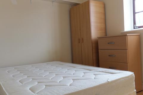 2 bedroom apartment to rent, Comer Crescent, Southall UB2