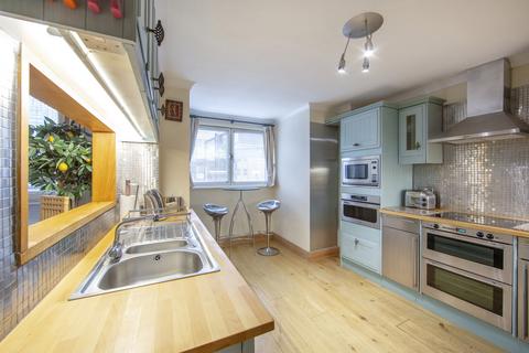 2 bedroom maisonette for sale, Pepper Street, London