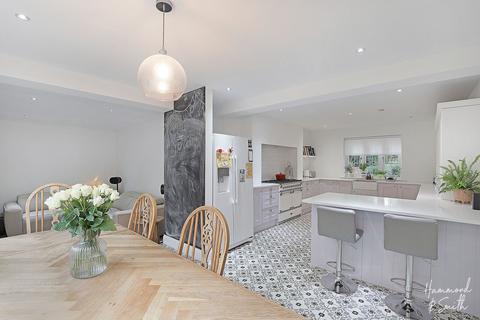18 Pike Way, North Weald, Epping, CM16 6BL