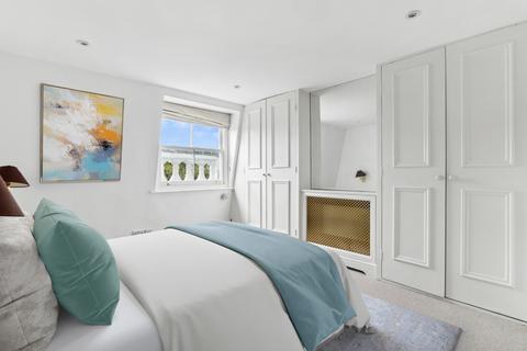 4 bedroom flat to rent, Onslow Square, South Kensington, London