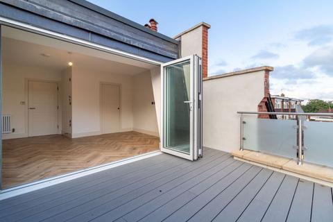 2 bedroom penthouse for sale, The Green, Warlingham
