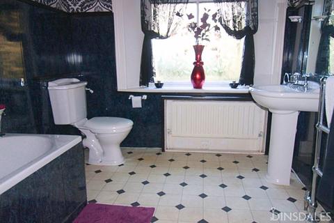 208 Common Road, Low Moor, Bradford, BD12 0EL