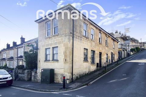 2 bedroom flat to rent, Tyning Terrace