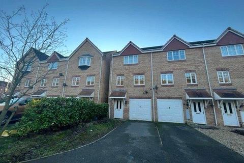 3 bedroom townhouse to rent, Cairngorm Drive, Berry Hill, Mansfield