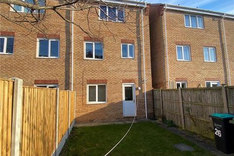 3 bedroom townhouse to rent, Cairngorm Drive, Berry Hill, Mansfield