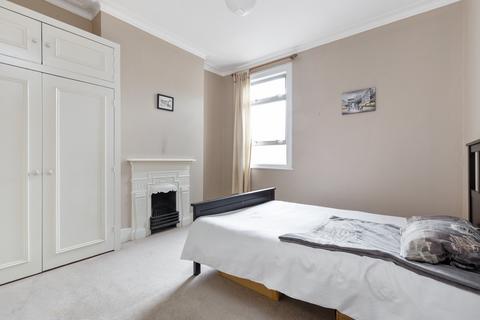 2 bedroom flat to rent, Wardo Avenue, SW6