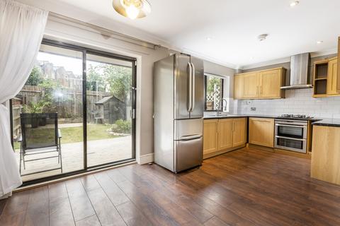 4 bedroom terraced house to rent, Castle Road, NW1