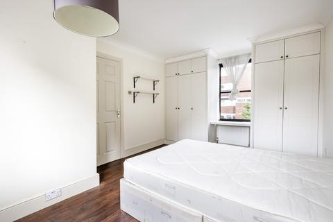 4 bedroom terraced house to rent, Castle Road, NW1