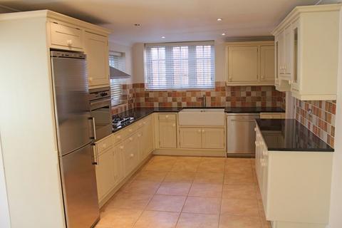 5 bedroom detached house to rent, The Uplands, Gerrards Cross