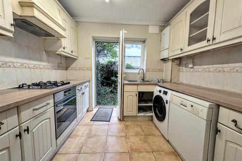 2 bedroom maisonette to rent, Acacia Grove, London