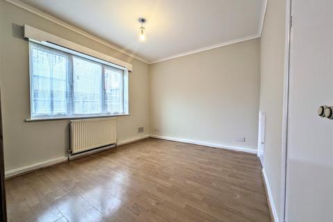 2 bedroom maisonette to rent, Acacia Grove, London